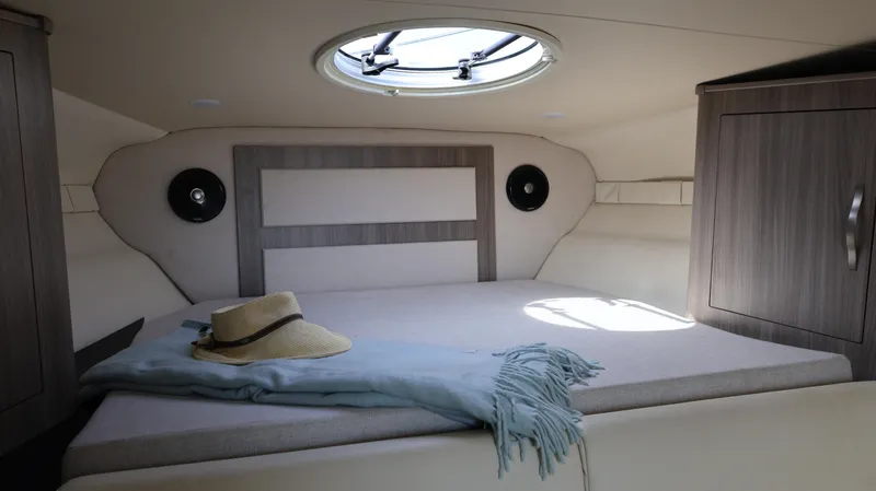 Slide: The Image of Regal 33 XO 2021 - 54