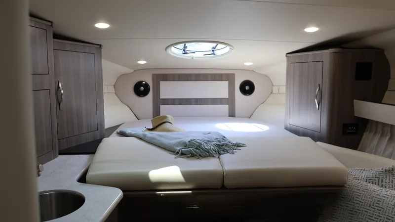 Slide: The Image of Regal 33 XO 2021 - 55