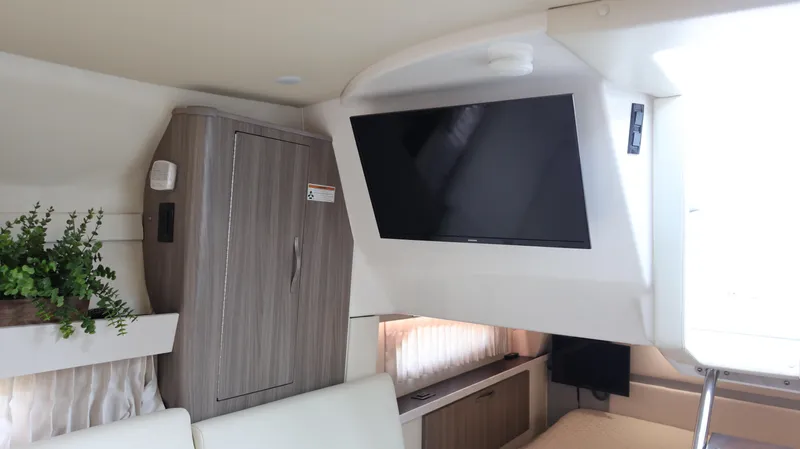 Slide: The Image of Regal 33 XO 2021 - 64