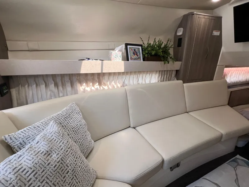 Slide: The Image of Regal 33 XO 2021 - 65