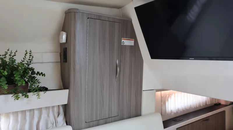 Slide: The Image of Regal 33 XO 2021 - 67