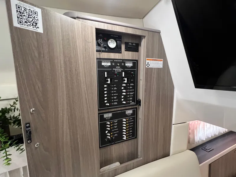 Slide: The Image of Regal 33 XO 2021 - 68