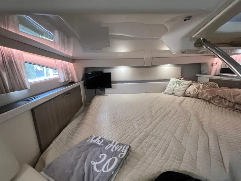 Slide: The Image of Regal 33 XO 2021 - 70