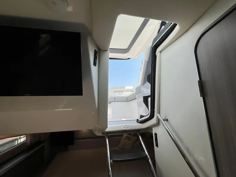 Slide: The Image of Regal 33 XO 2021 - 71