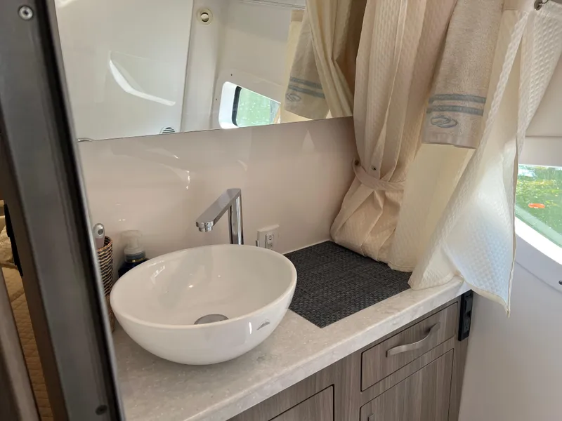 Slide: The Image of Regal 33 XO 2021 - 73