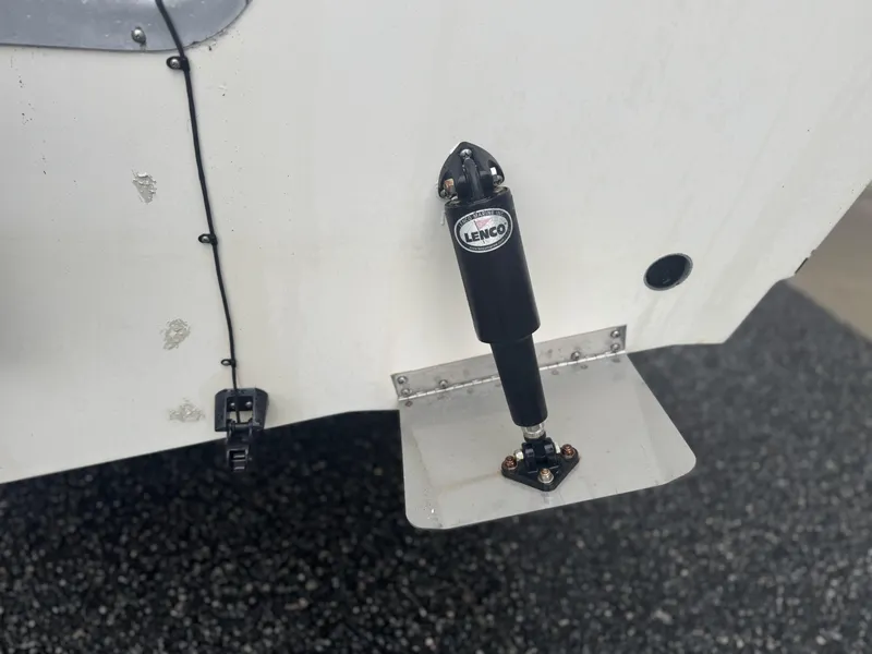 Slide: The Image of Trim tab on 2003 Sea Hunt 202 TRITON boat with Lenco actuator. - 5