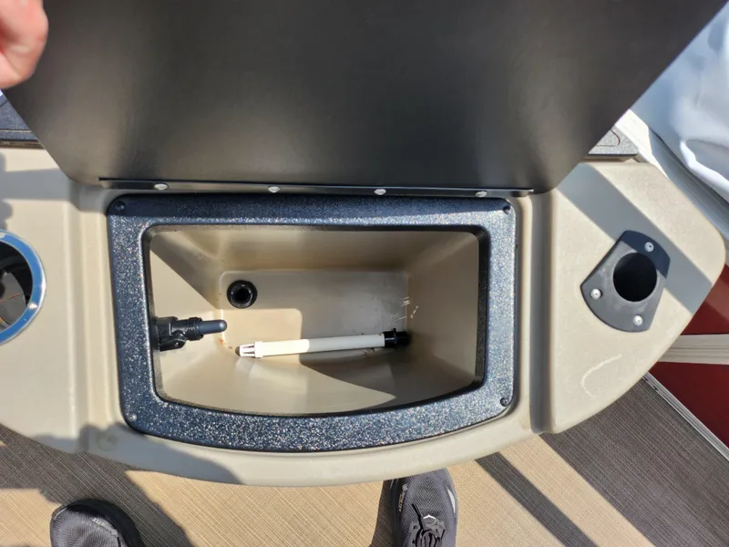 Slide: The Image of Livewell compartment on 2021 Sun Tracker Fishin' Barge 20 DLX pontoon boat. - 21