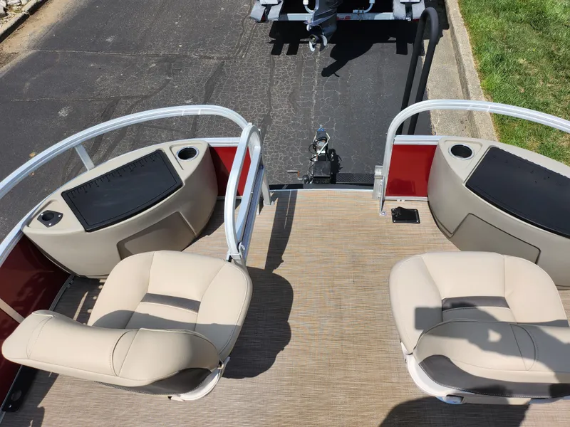 Slide: The Image of 2021 Sun Tracker Fishin' Barge 20 DLX with beige seating and red accents. - 29