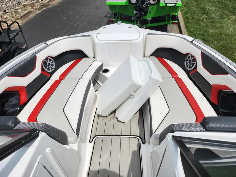 Slide: The Image of Yamaha 212X 2020 - 16