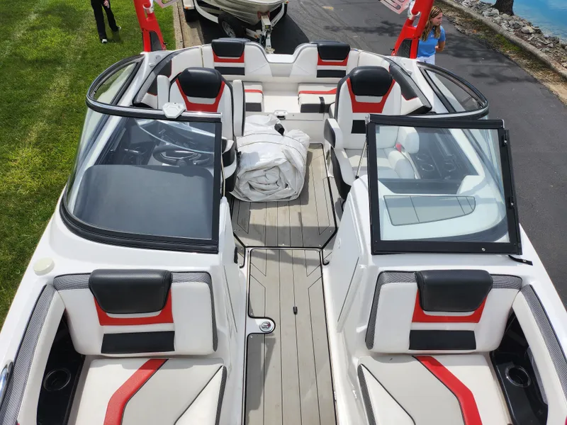 Slide: The Image of Yamaha 212X 2020 - 19