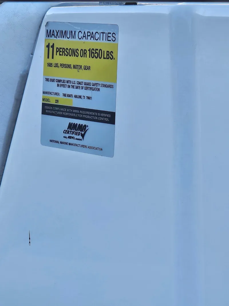 Slide: The Image of 2005 Tigé 22V capacity label, maximum 11 persons or 1650 lbs, NMMA certified. - 5