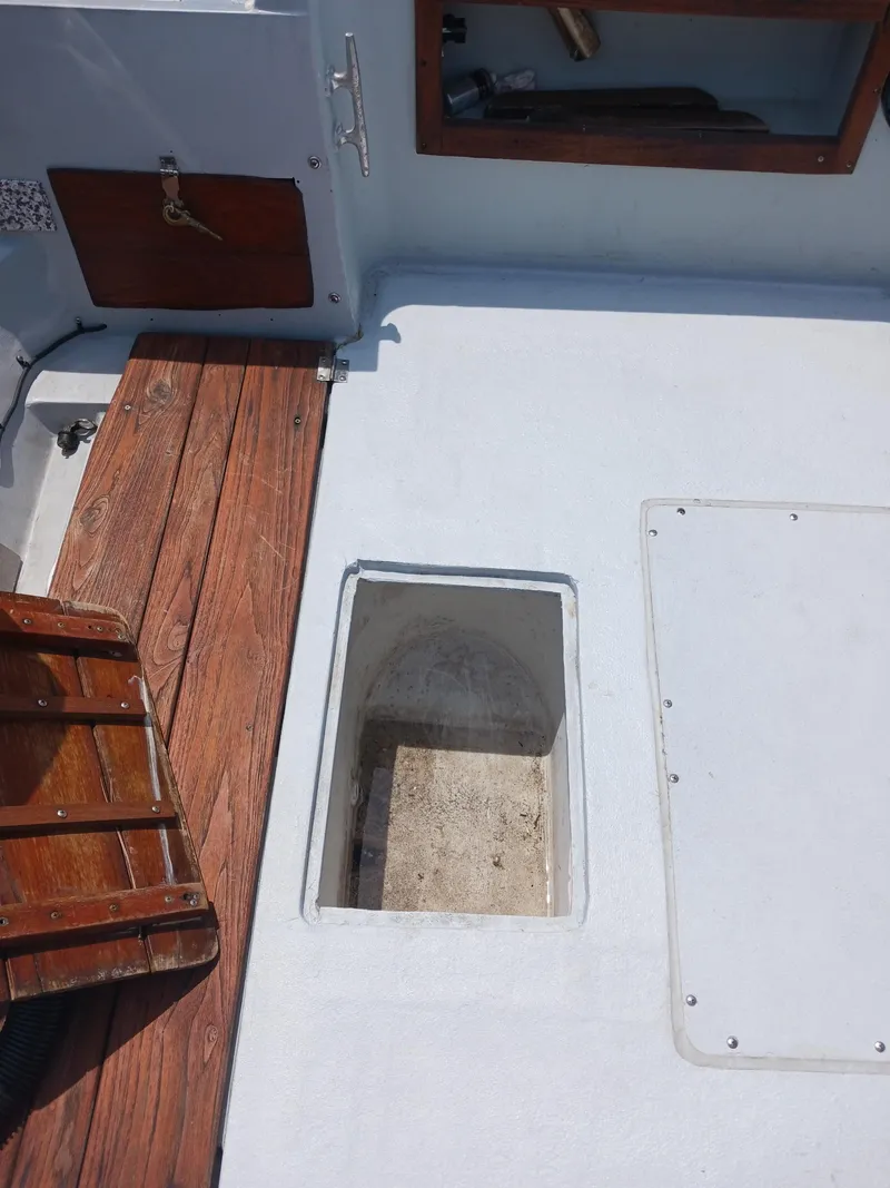 Slide: The Image of 1980 Hydra-Sports 2106 Vector boat deck with open hatch and wooden accents. - 10