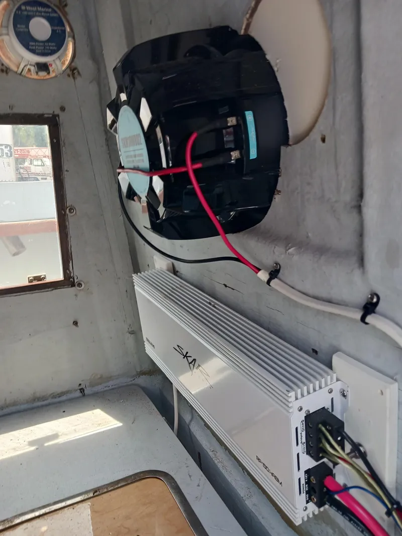 Slide: The Image of Interior of a 1980 Hydra-Sports 2106 Vector boat with audio equipment installed. - 12