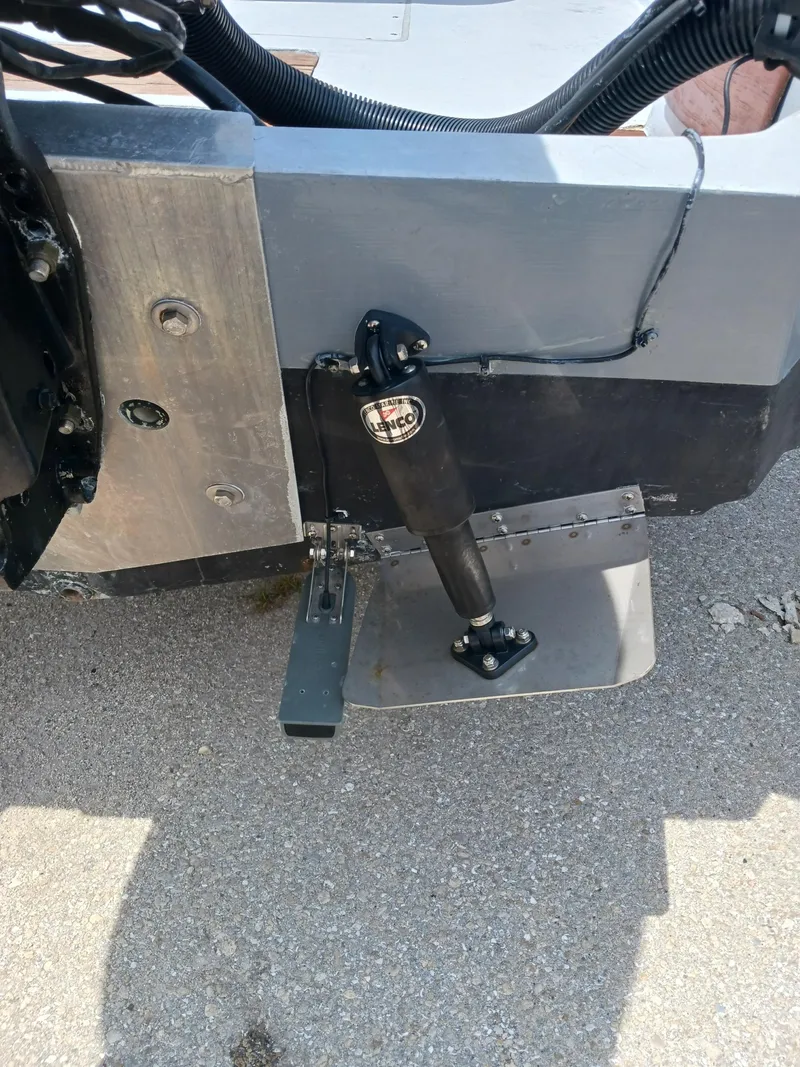 Slide: The Image of 1980 Hydra-Sports 2106 Vector boat trim tab and hydraulic system. - 17