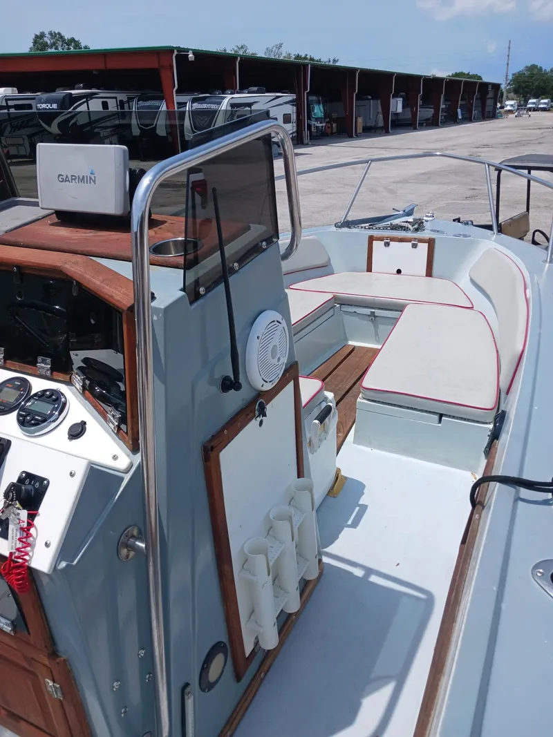 Slide: The Image of 1980 Hydra-Sports 2106 Vector boat interior with seating and navigation equipment. - 4