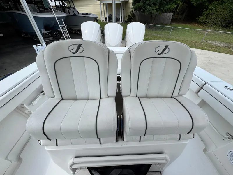 Slide: The Image of 2018 Jupiter 34 HFS boat with dual white cushioned seats. - 28
