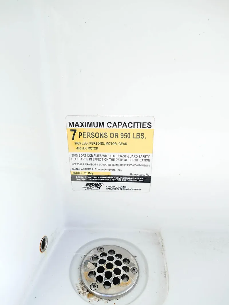 Slide: The Image of Capacity label on 2022 Contender 25 Bay boat, max 7 people or 950 lbs. - 37