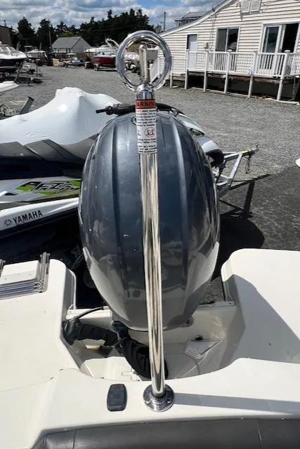 Slide: The Image of 2019 Stingray 182 SC boat with outboard motor and ski tow bar. - 7