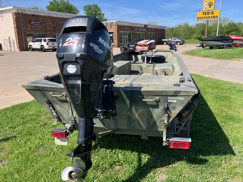Slide: The Image of 2006 Tracker GRIZZLY 1648 AWL boat with Mercury engine at Ted's Boatarama. - 10