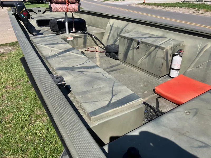 Slide: The Image of 2006 Tracker GRIZZLY 1648 AWL boat interior with storage, seat, and fire extinguisher. - 16