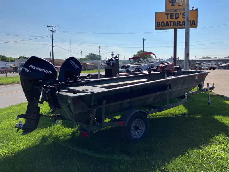 Slide: The Image of 2006 Tracker GRIZZLY 1648 AWL boat with Mercury engines at Ted's Boatarama. - 2