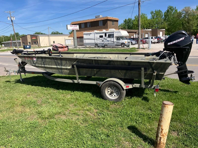 Slide: The Image of 2006 Tracker GRIZZLY 1648 AWL boat on trailer with Mercury outboard motor. - 5