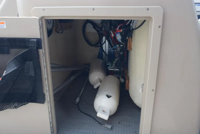 Slide: The Image of 2017 Manitou Aurora LE 21 RF SHP storage compartment with wiring and equipment. - 18