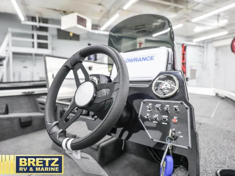 Slide: The Image of Stinger 5 Series 195 Bass 2025 - 14