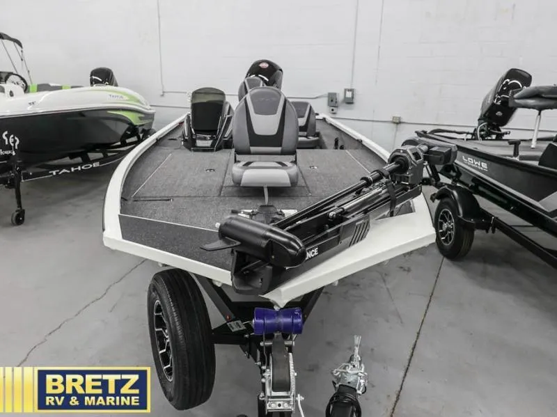 Slide: The Image of Stinger 5 Series 195 Bass 2025 - 3