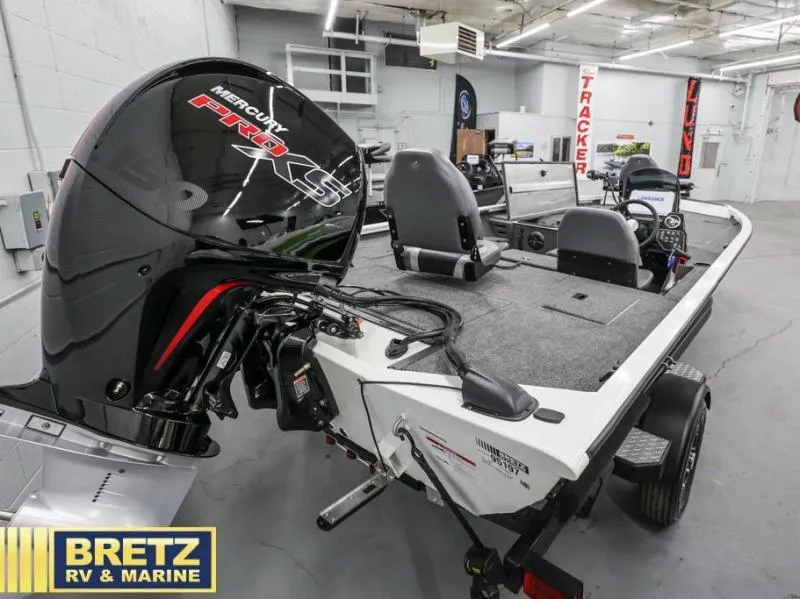 Slide: The Image of Stinger 5 Series 195 Bass 2025 - 6