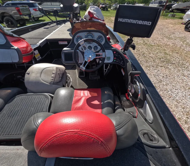 Slide: The Image of 2007 Ranger Z21 Comanche boat interior with steering wheel and Humminbird fish finder. - 4