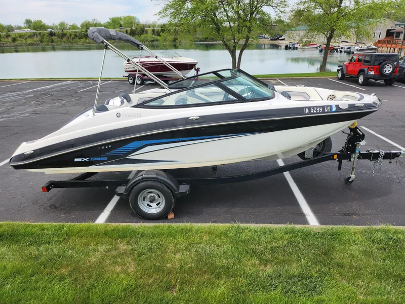 Slide: The Image of 2017 Yamaha Boats SX195 on trailer by a lake, ready for adventure. - 10
