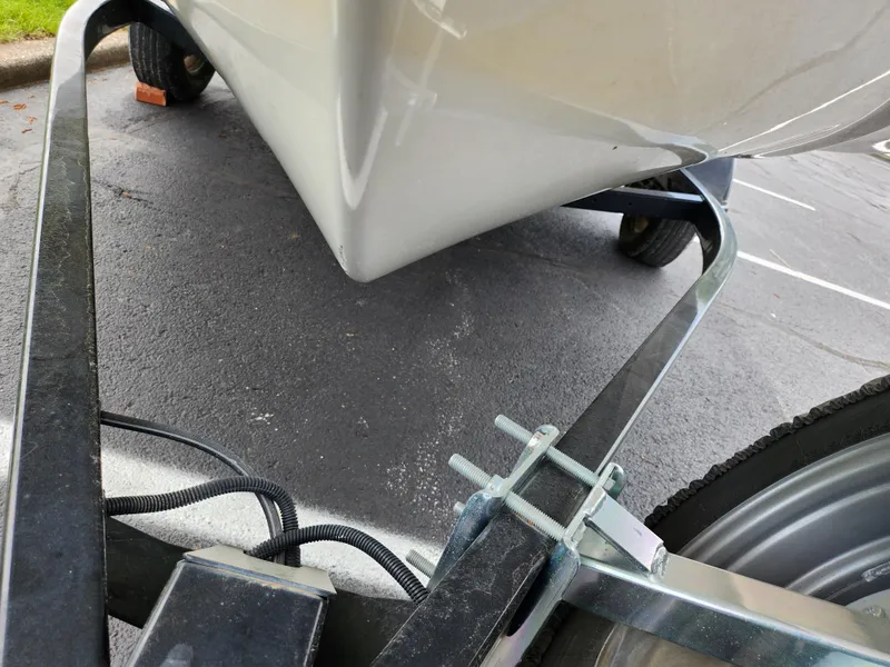 Slide: The Image of 2017 Yamaha Boats SX195 on trailer, close-up view of hull and trailer components. - 7