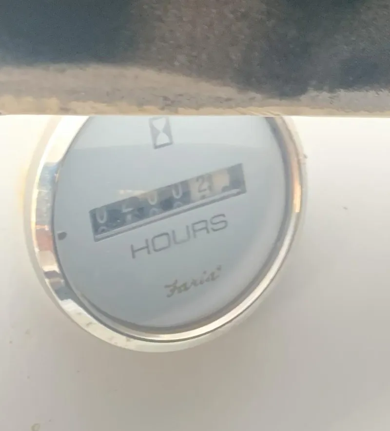 Slide: The Image of Hour meter on Azure AZ298 boat, displaying usage hours. - 10