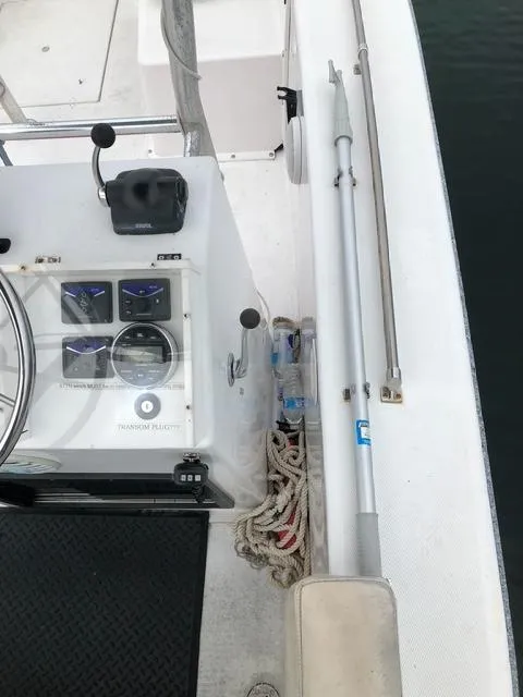 Slide: The Image of 1999 Sea Ray Thresher boat cockpit with control panel and equipment. - 8