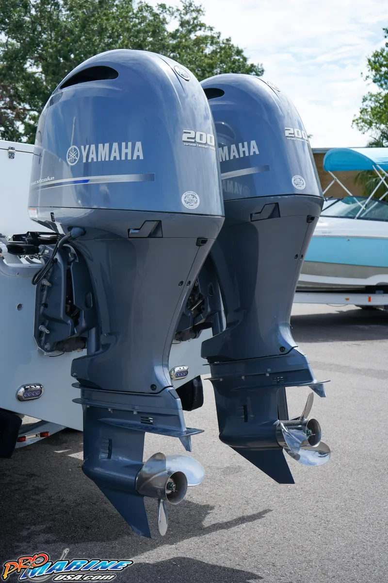 Slide: The Image of Twin Yamaha 200 outboard motors on a 2022 Sea Hunt GAMEFISH 27 CB boat. - 11