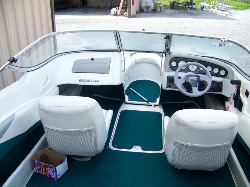 Slide: The Image of 2000 Glastron SX195 boat interior with white seats and green carpet. - 4
