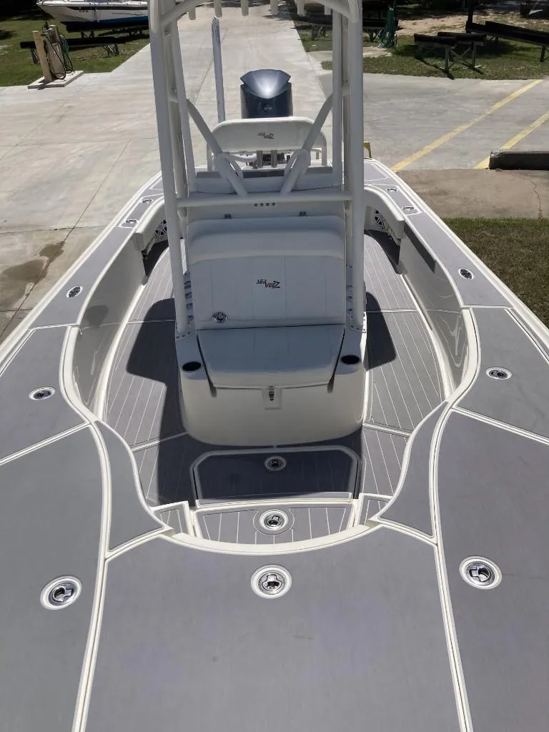Slide: The Image of 2016 SeaVee 270Z boat with spacious deck and modern design. - 10