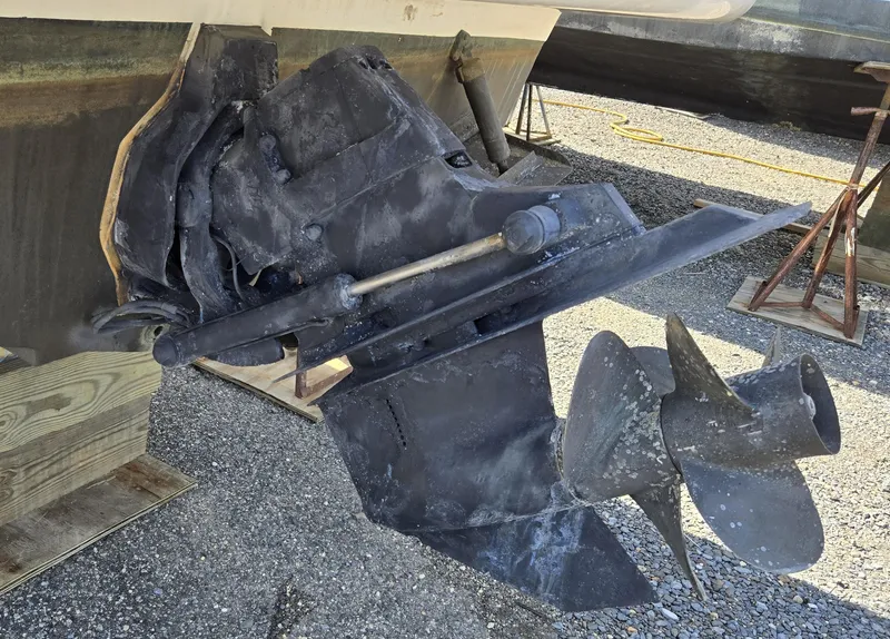 Slide: The Image of Propeller and stern drive of a 2007 Sea Ray 260 Sundancer boat on dry dock. - 31