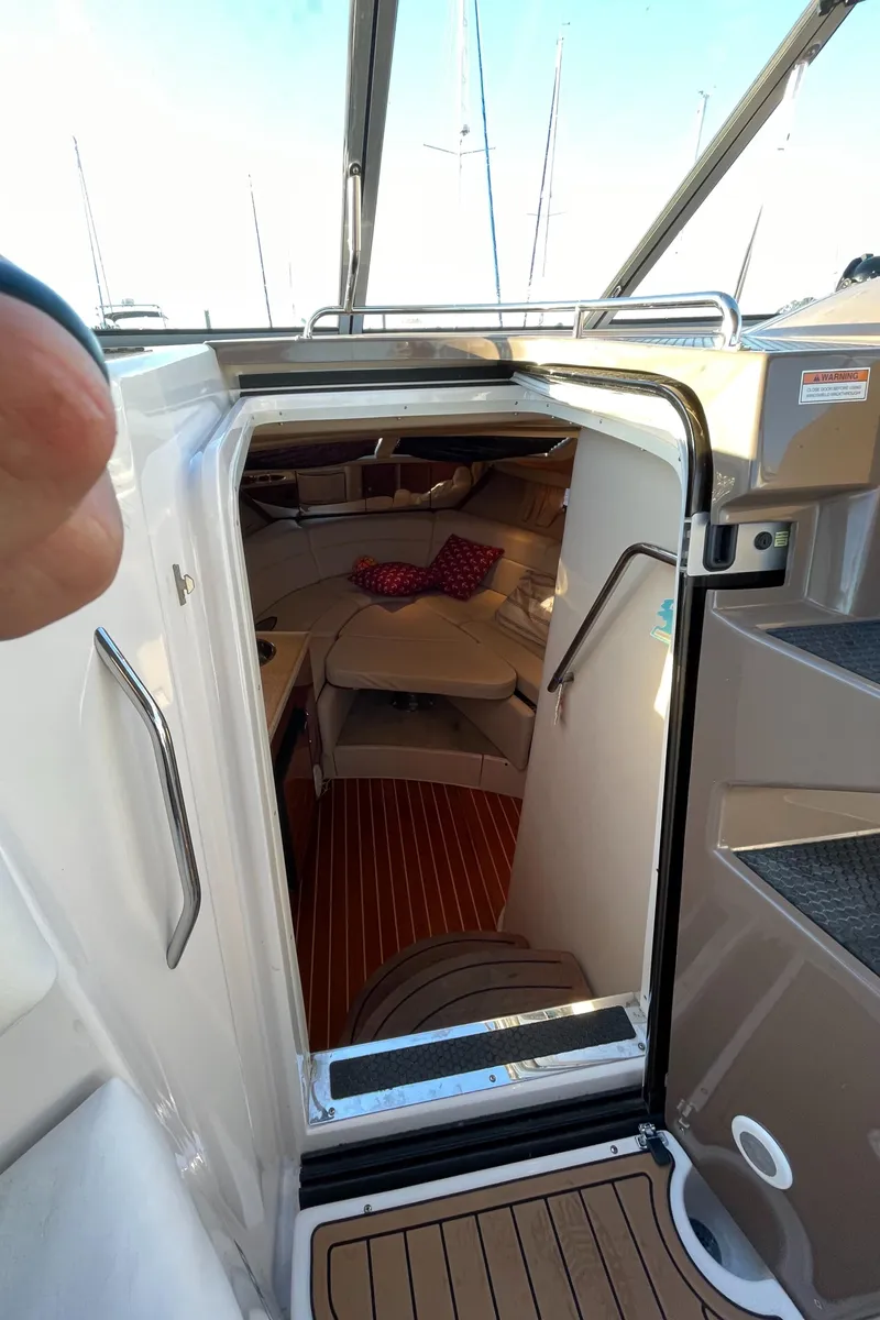 Slide: The Image of Interior view of 2006 Regal 3060 Window Express boat cabin. - 10