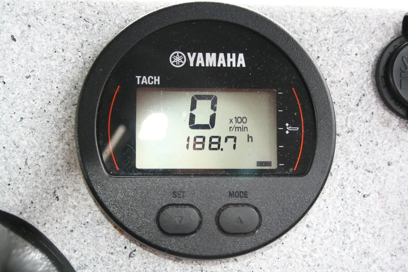 Slide: The Image of Yamaha tachometer displaying 188.7 hours on a 2017 North River 2500 S Sew Hawk OS. - 26