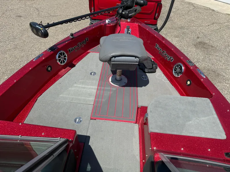 Slide: The Image of 2016 Yar-Craft 209TFX boat interior with red accents and fishing seat. - 22