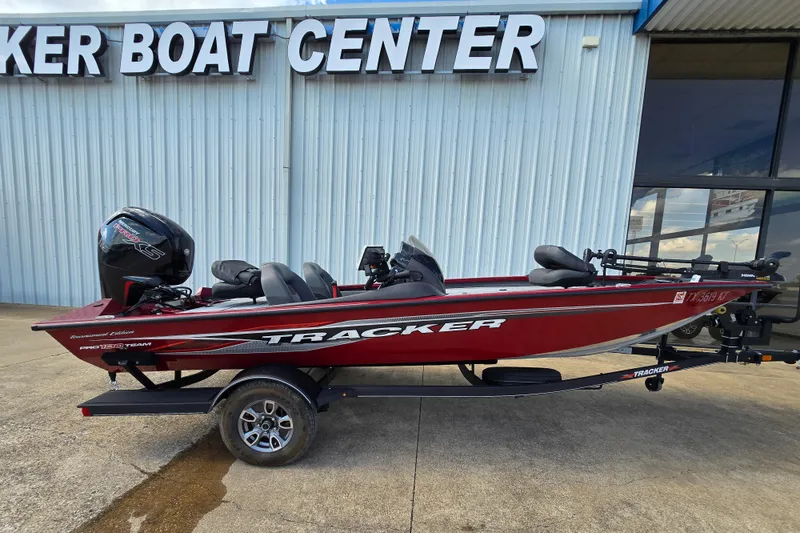 Slide: The Image of 2022 Tracker Pro Team 190 TX Tournament Edition boat at Tracker Boat Center. - 3