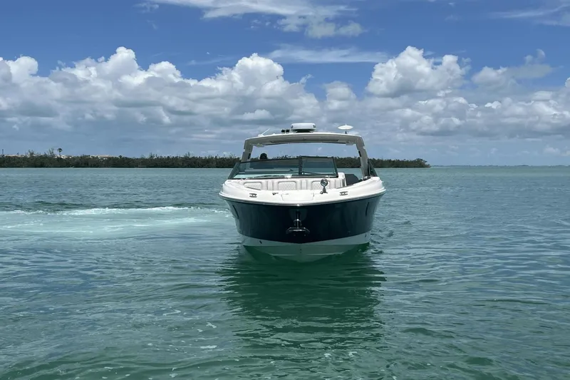 Slide: The Image of Sea Ray SLX 400 Outboard 2020 - 10