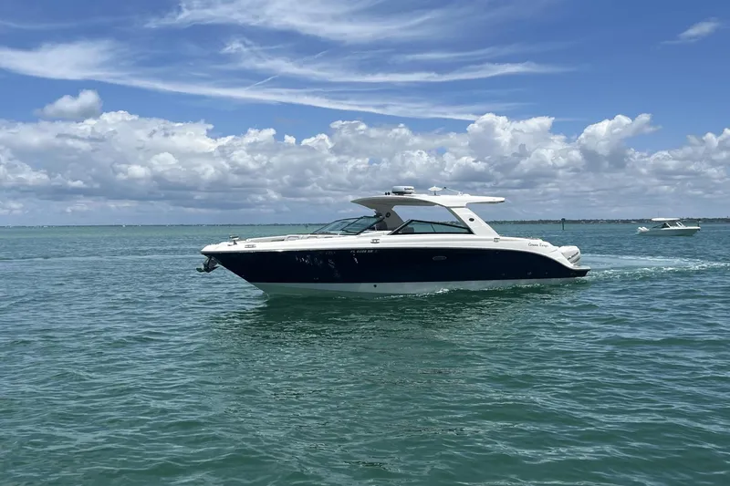 Slide: The Image of Sea Ray SLX 400 Outboard 2020 - 2