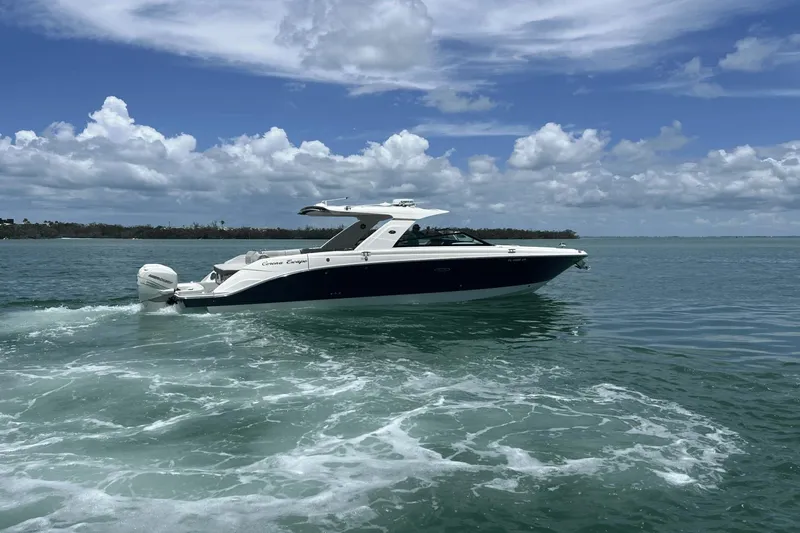 Slide: The Image of Sea Ray SLX 400 Outboard 2020 - 5