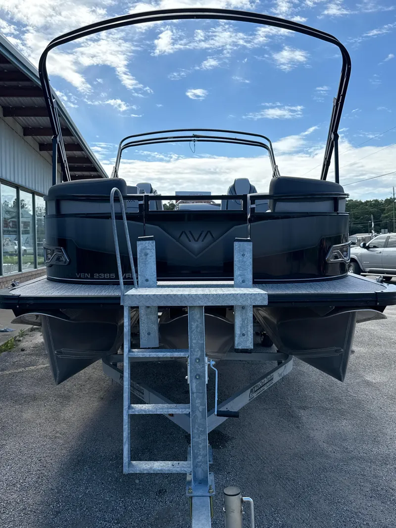 Slide: The Image of Avalon Venture 85 Versatile Rear Bench - 23' 2025 - 9