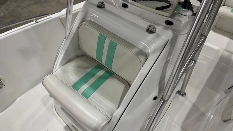 Slide: The Image of Glasstream 221cc 2012 - 5