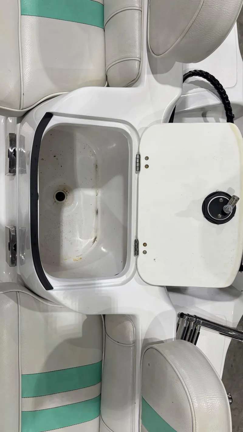 Slide: The Image of Glasstream 221cc 2012 - 6