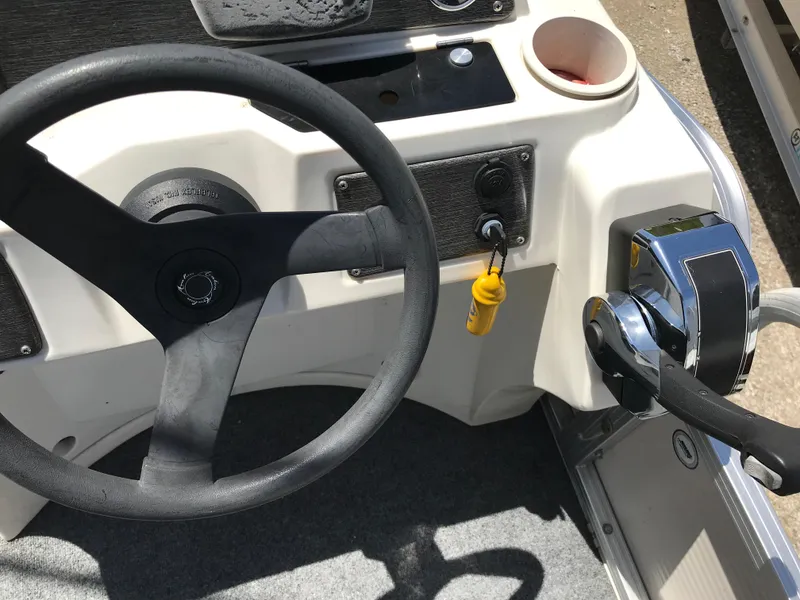 Slide: The Image of Steering wheel and controls of 2009 Avalon Eagle 16' boat. - 23